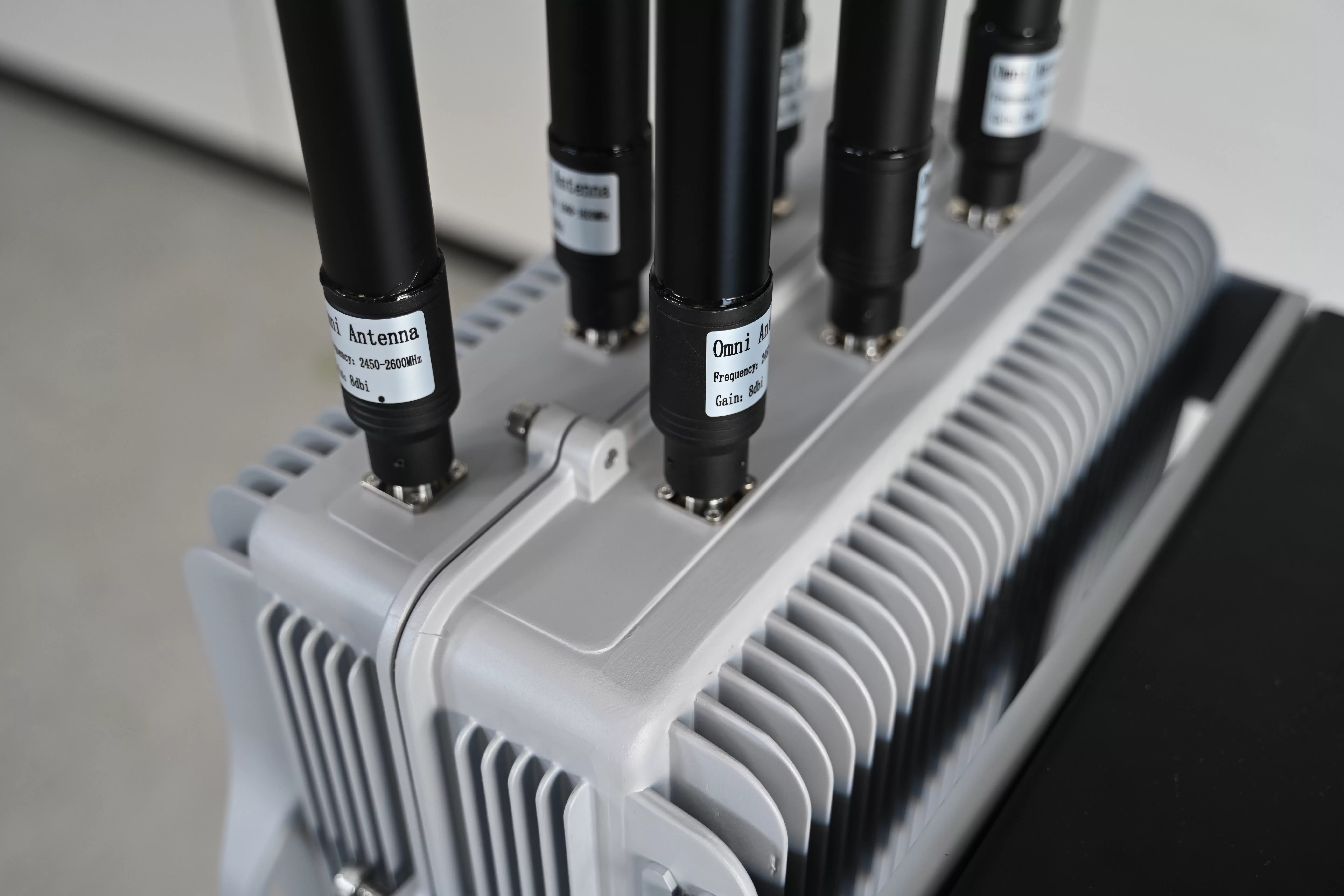 อุปกรณ์ตรวจจับและรบกวนโดรนแบบคงที่ DR200-C