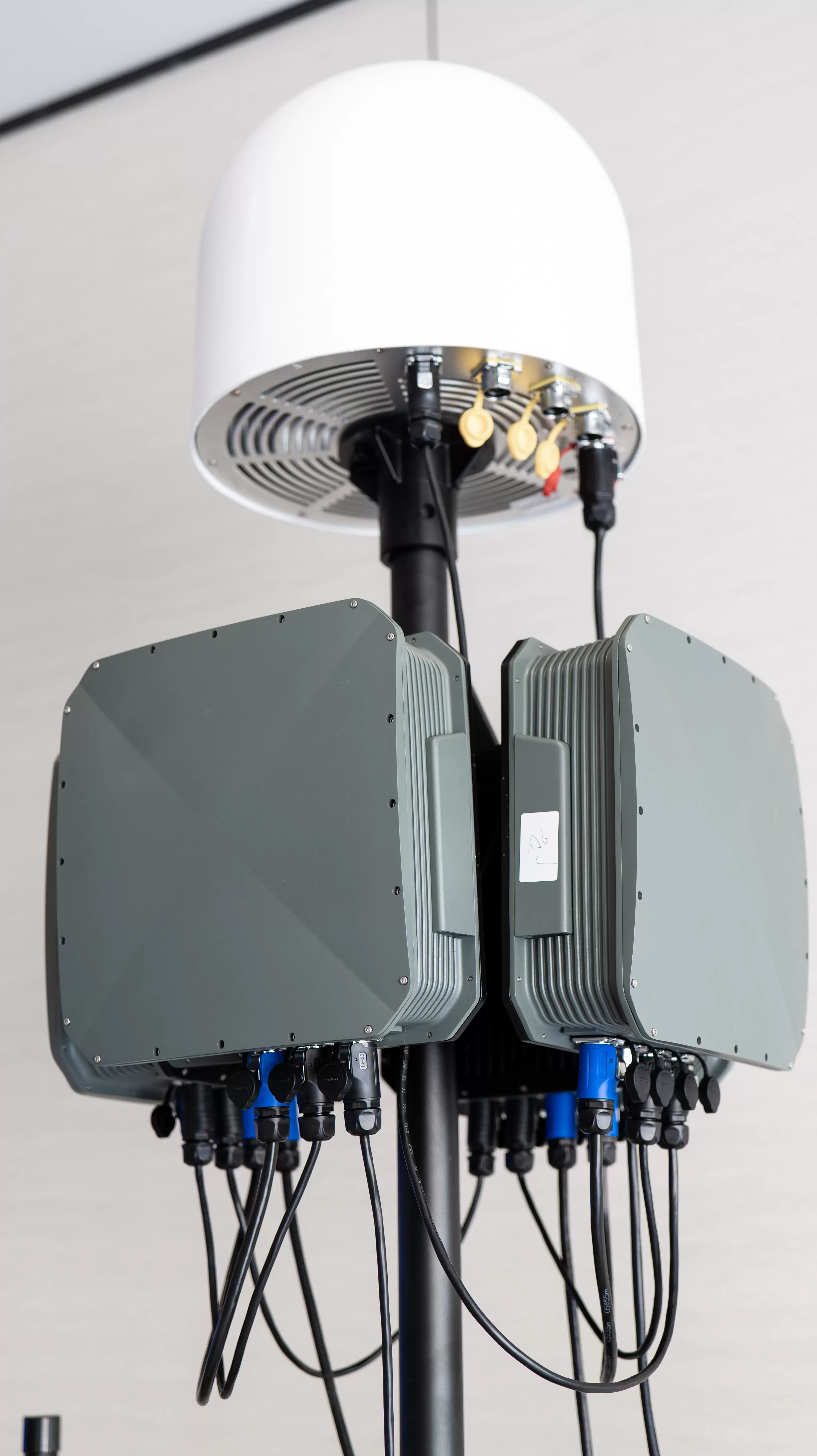 อุปกรณ์ตรวจจับและรบกวนโดรนแบบคงที่ DR200-C